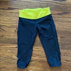 LULULEMON CROP size 4 running tights leggings